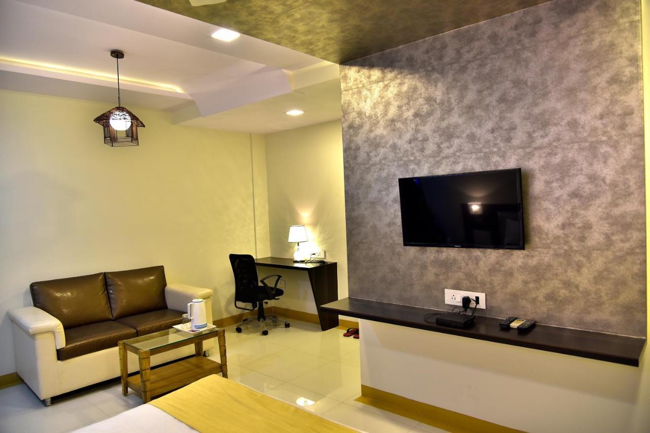Fabexpress Time Square Hotell Thane Eksteriør bilde
