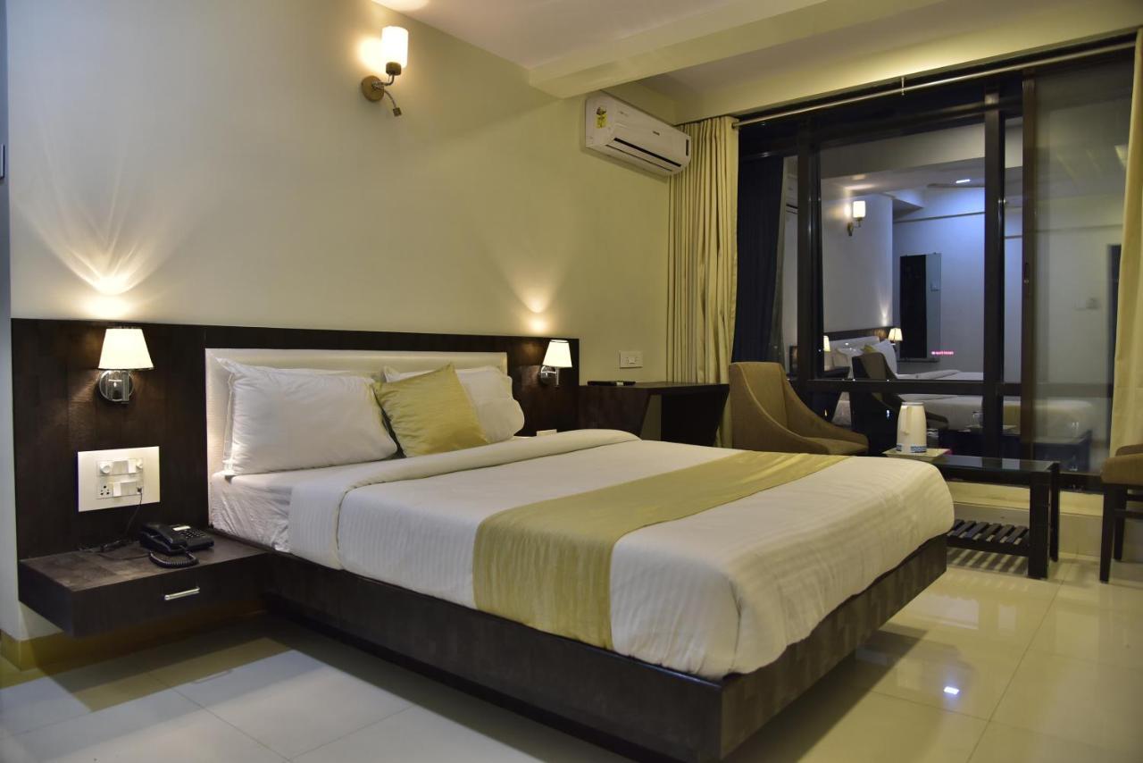 Fabexpress Time Square Hotell Thane Eksteriør bilde