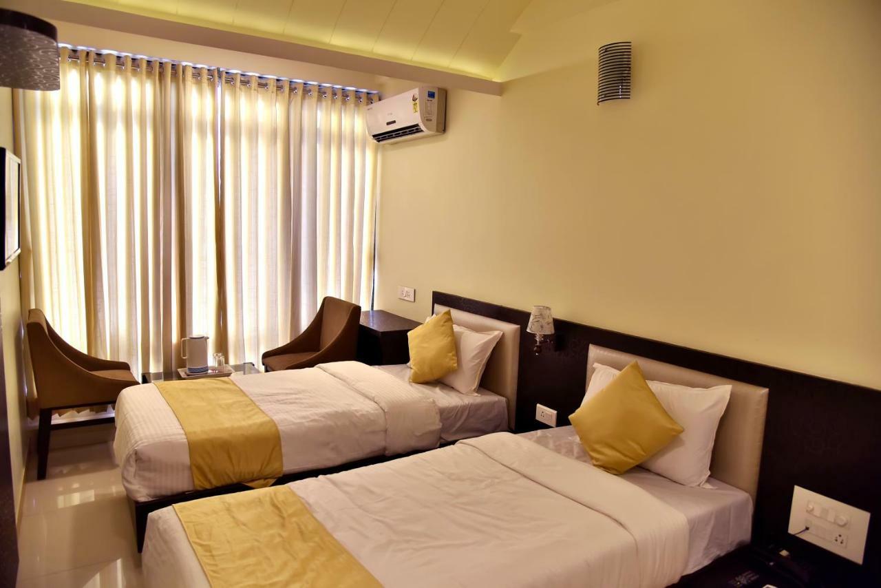 Fabexpress Time Square Hotell Thane Eksteriør bilde