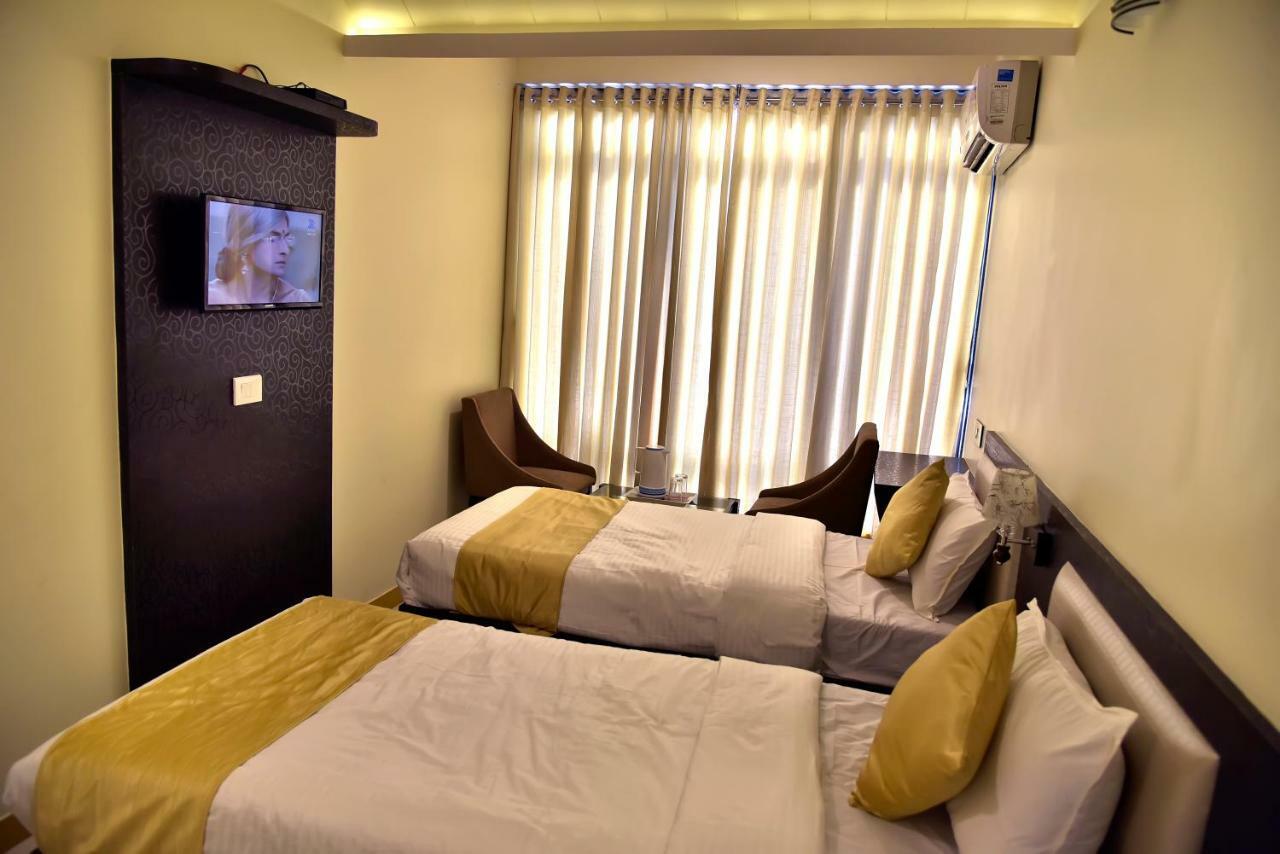 Fabexpress Time Square Hotell Thane Eksteriør bilde