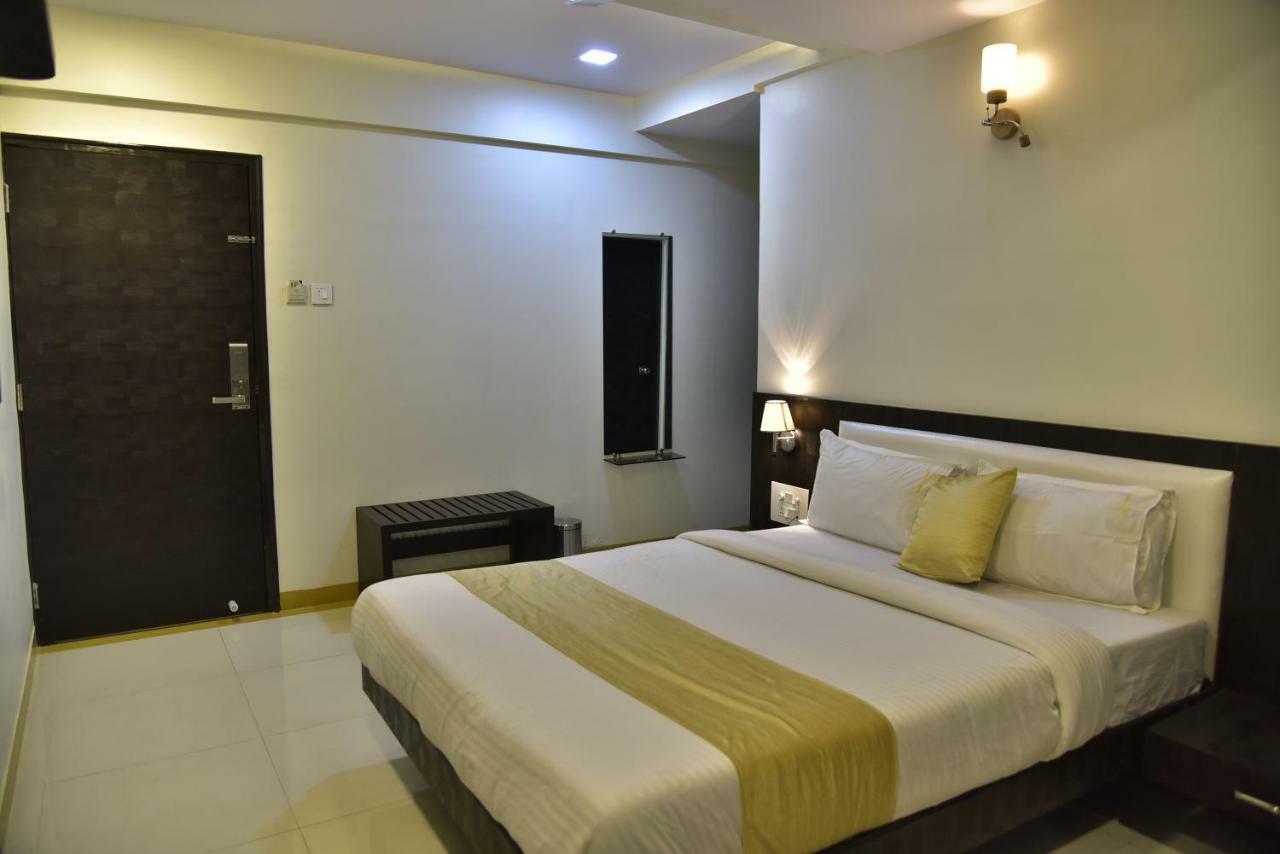 Fabexpress Time Square Hotell Thane Eksteriør bilde