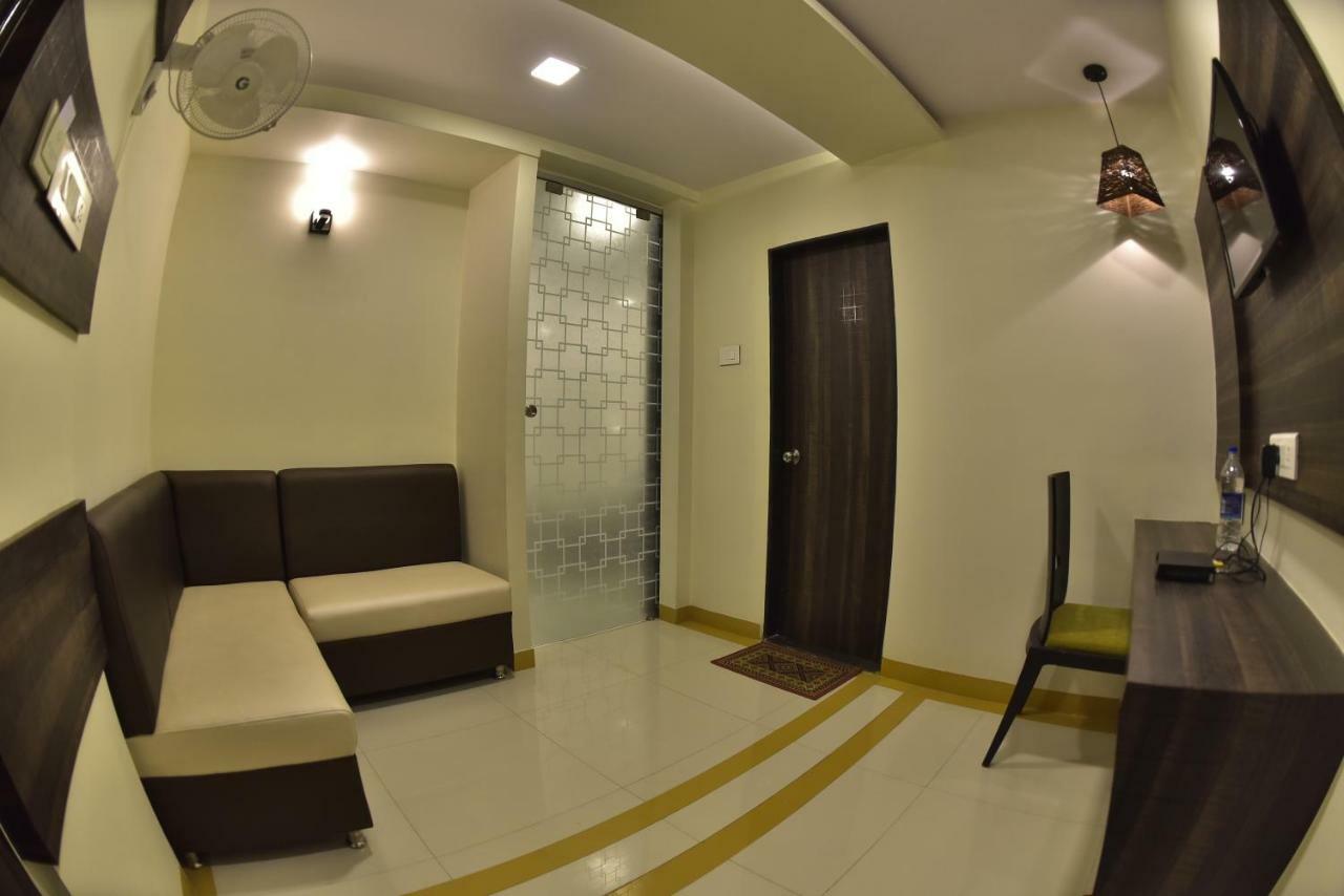 Fabexpress Time Square Hotell Thane Eksteriør bilde