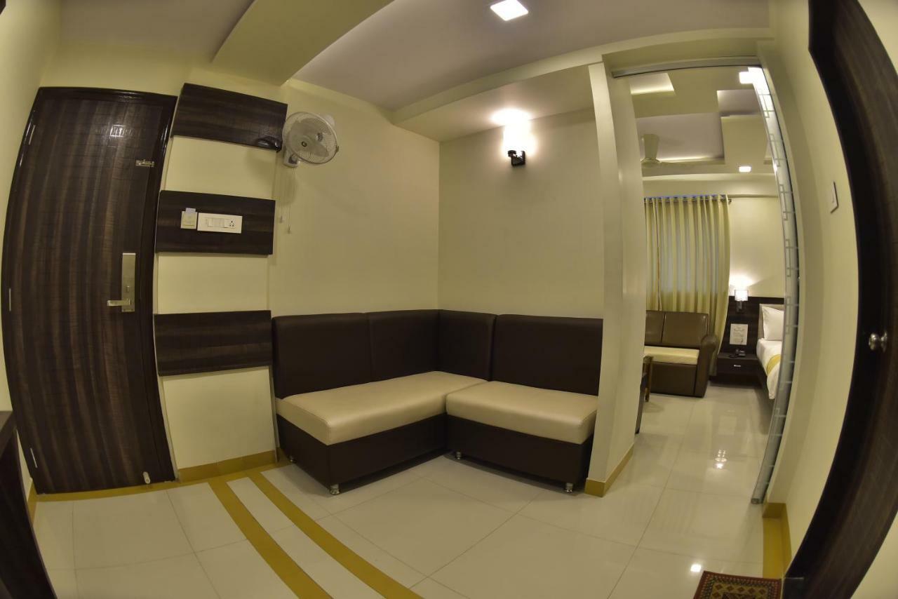 Fabexpress Time Square Hotell Thane Eksteriør bilde
