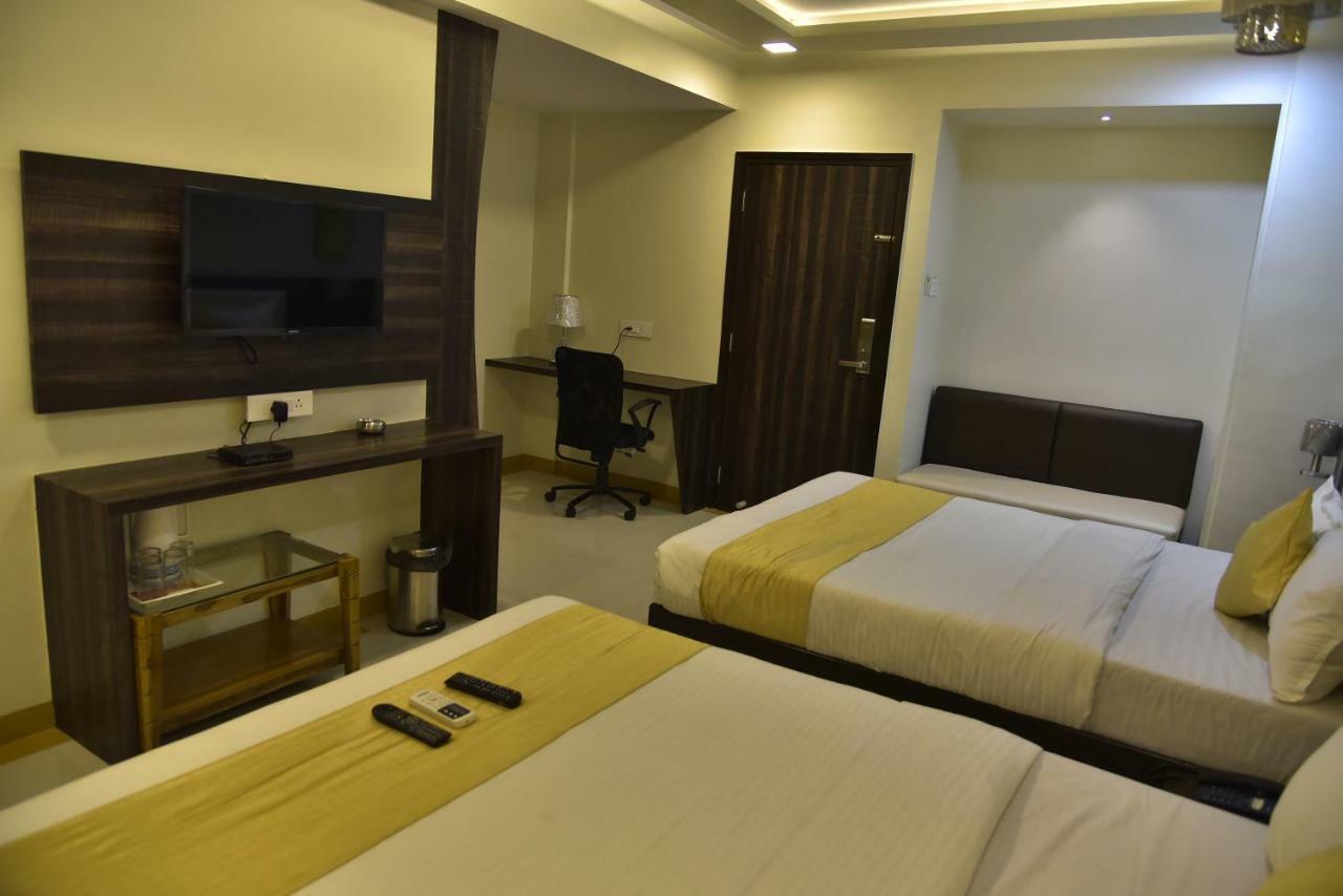 Fabexpress Time Square Hotell Thane Eksteriør bilde